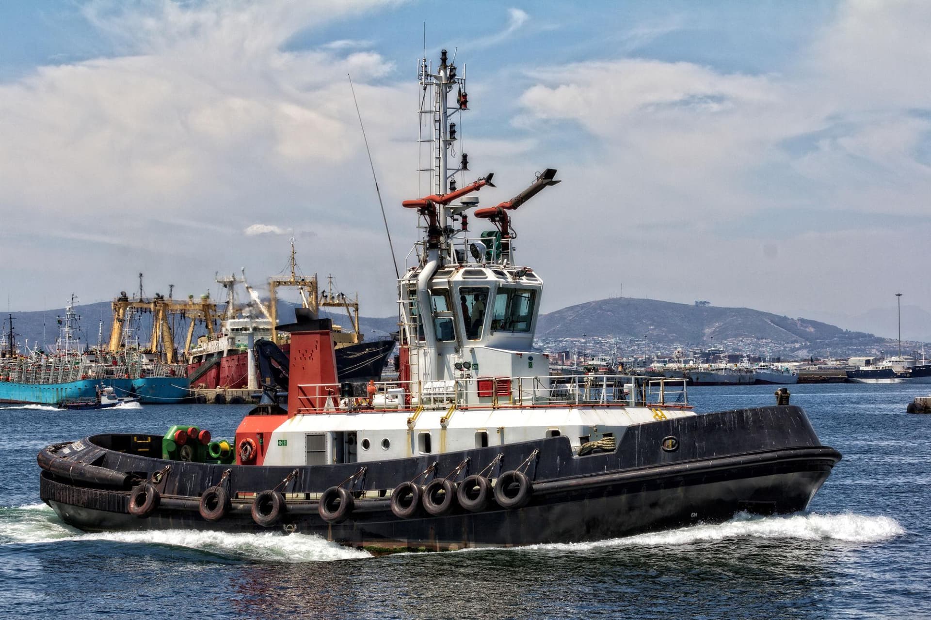 PN Tug GOGA — Main Engine Repairs — Pakistan Navy engineering project by FAST Engineering & Services — photo 1
